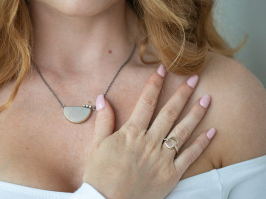 Wearing Success: How Right Hand Rings Showcase Women's Empowerment