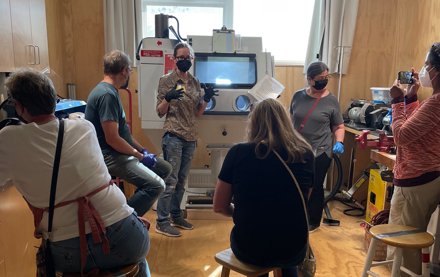 Karin demoing sand-blaster