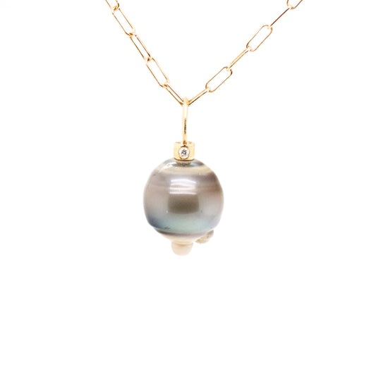 Tahitian pearl diamonds gold charm